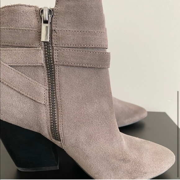 Pelle Moda gray suede ankle booties - Picture 2 of 3